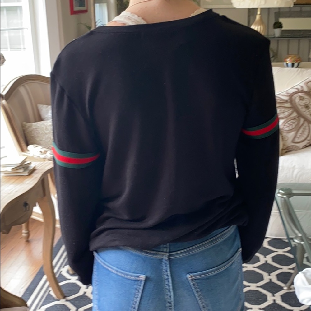 Cute top🌺 - Picture 2 of 2
